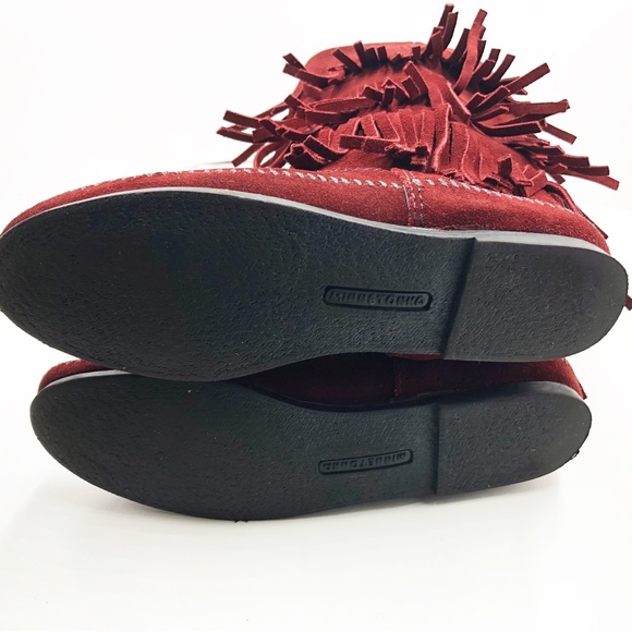 {Minnetonka} Three Fringe Mocassin - Picture 8 of 14